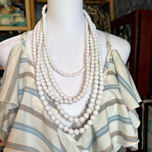 N2. Lisa E Multilayer  White Five Graduated Beaded Gold tone Necklace - Picture 1 of 6